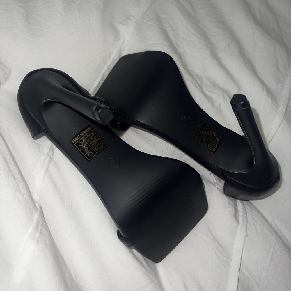 NWOT PLT Black Clover Barely There Square Toe Strappy Heels - Picture 12 of 16